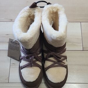 Bearpaw Women's Tan and Cream Boots